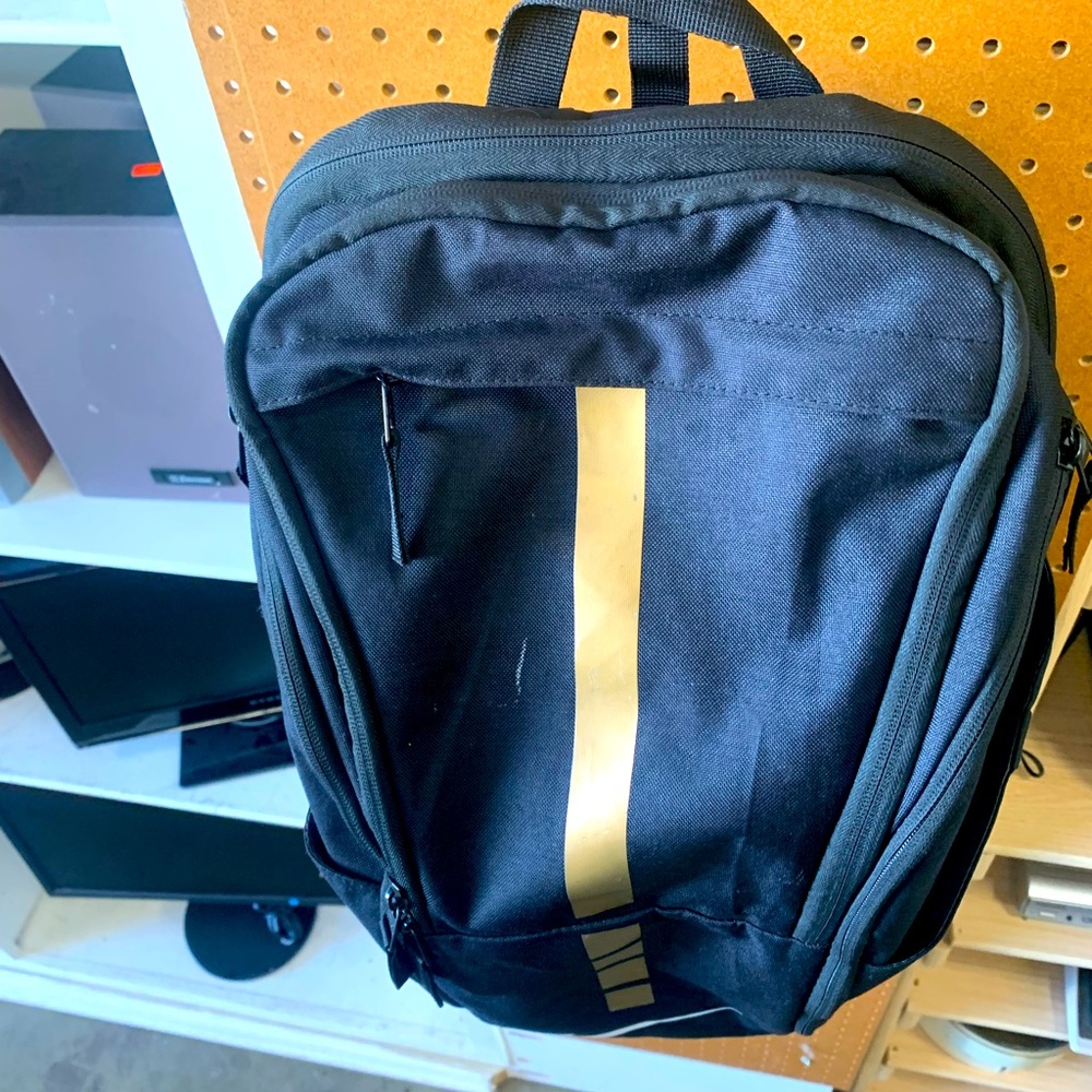 Sleek Nike bag, for sports or personal use, in great condition.